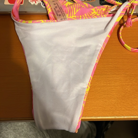 A Cute Bikini Bottom Size Small for this upcoming summer a day at the beach - Picture 9 of 9